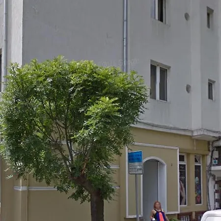 Apartment Centre *